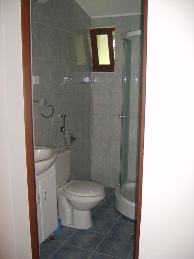 KUPATILO APARTMAN.JPG
